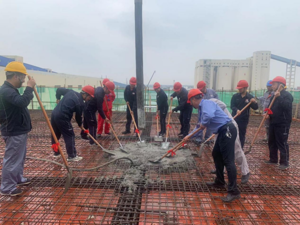 陜西延長石油興化化工有限公司脫鹽水站減排技術(shù)項目主體結(jié)構(gòu)順利封頂1_副本.png